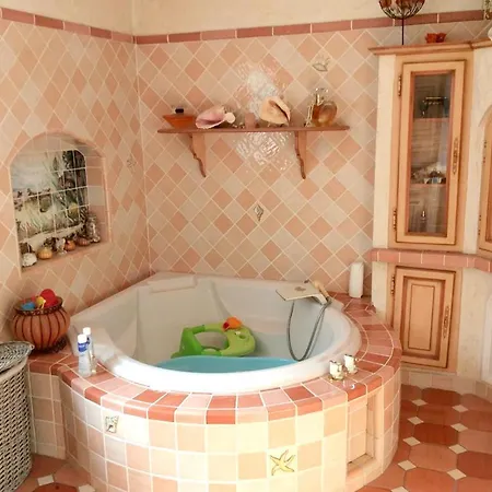 Avec Piscine Privee A