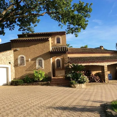 Avec Piscine Privée à *