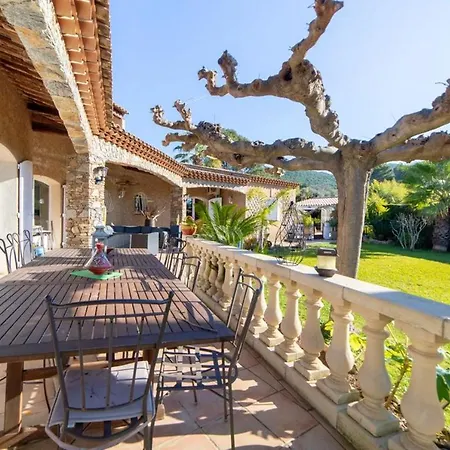 Avec Piscine Privee A Villa Carqueiranne