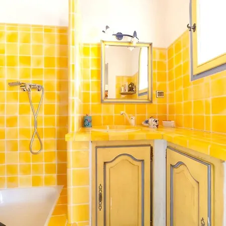 Villa Avec Piscine Privee A *