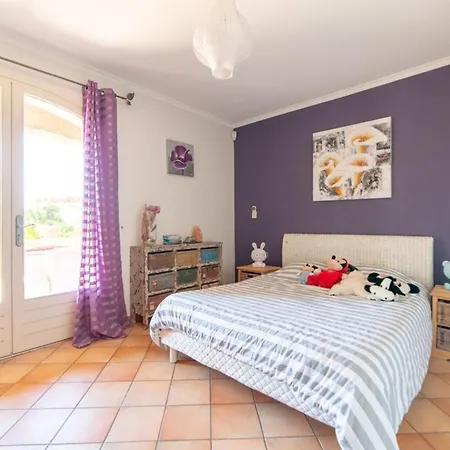 Villa Avec Piscine Privée à *