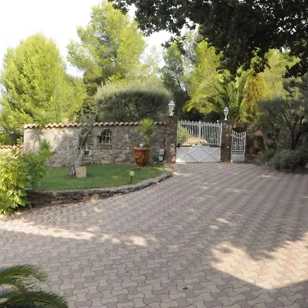 Avec Piscine Privee A Villa Carqueiranne